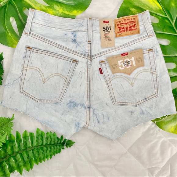 Levi’s Light Blue Tie Dye Denim Shorts NWT - Picture 3 of 8